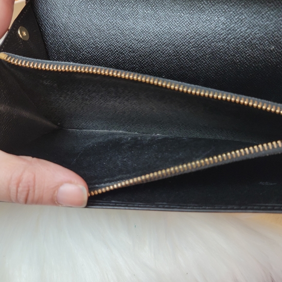 Authentic Louis Vuitton epi black wallet - Picture 4 of 8